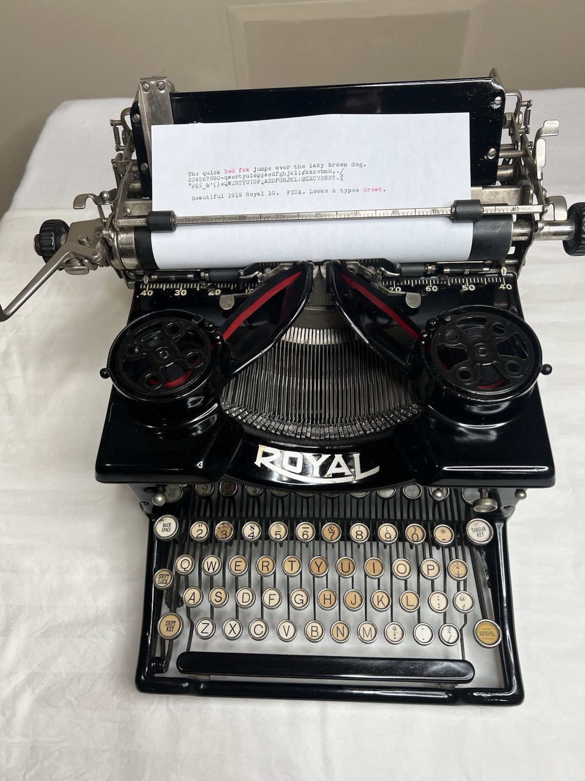 Vintage Excellent 1919 Royal 10 Typewriter Beveled Glass Windows V/ Nice 107 yrs