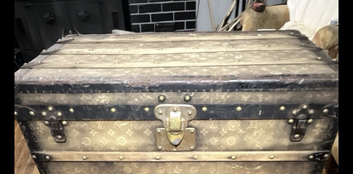 ANTIQUE LOUIS VUITTON MONOGRAM COURIER/STEAMER TRUNK (c. 1896–1900)