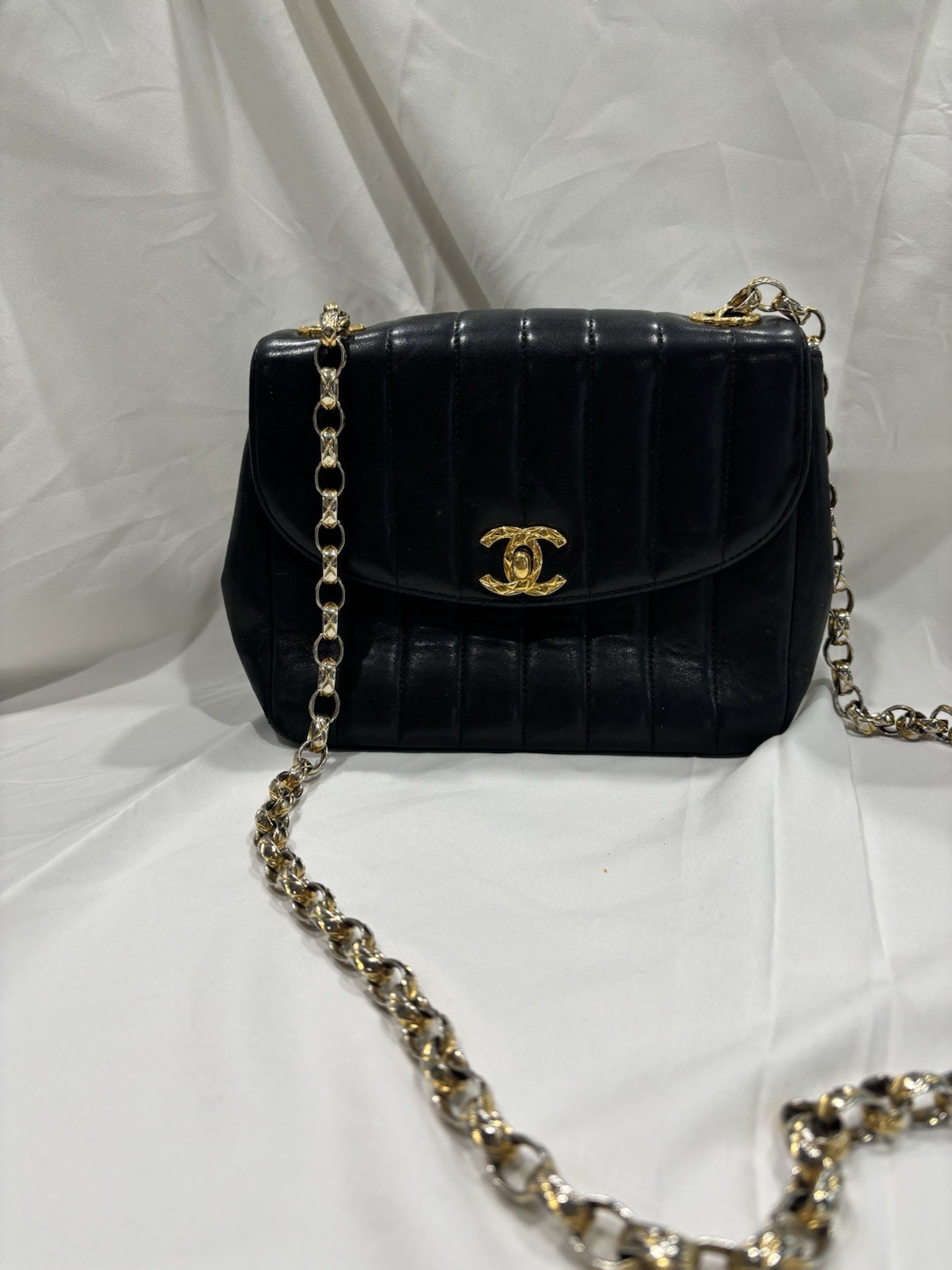 Authentic Vintage CHANEL Navy Blue Lambskin Vertical Quilted Flap Shoulder Bag 