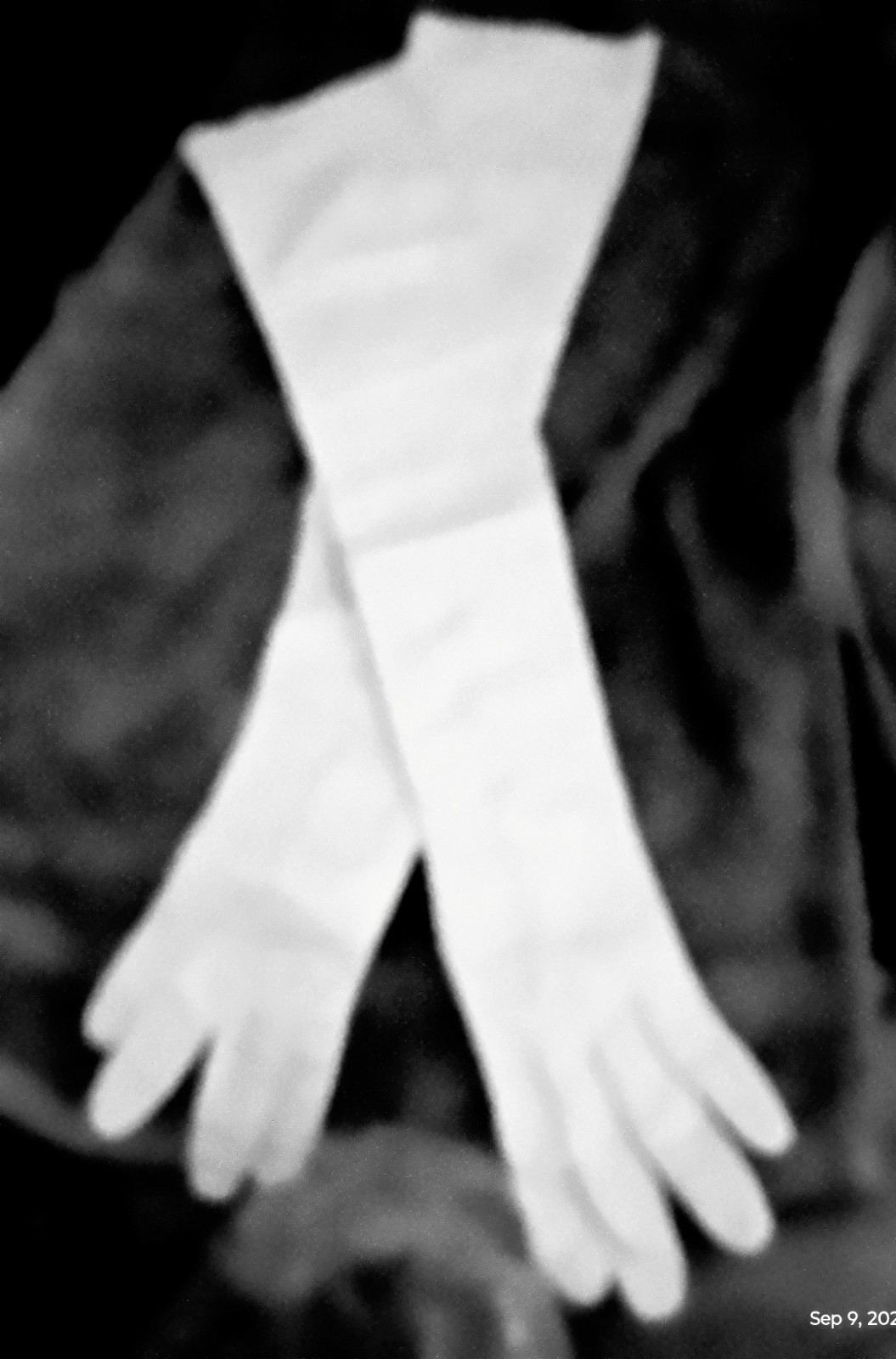 24 inch White Kid Leather Gloves Sz 7.5  Excellent for s wedding