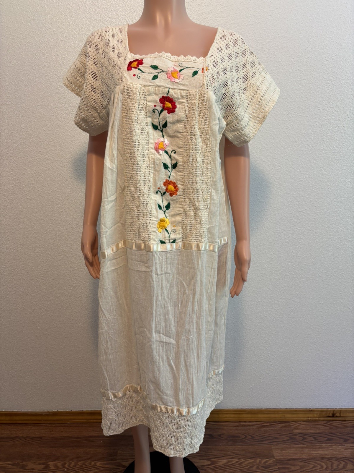 Vtg Boho Cotton Mexican Dress hand Embroidered festival