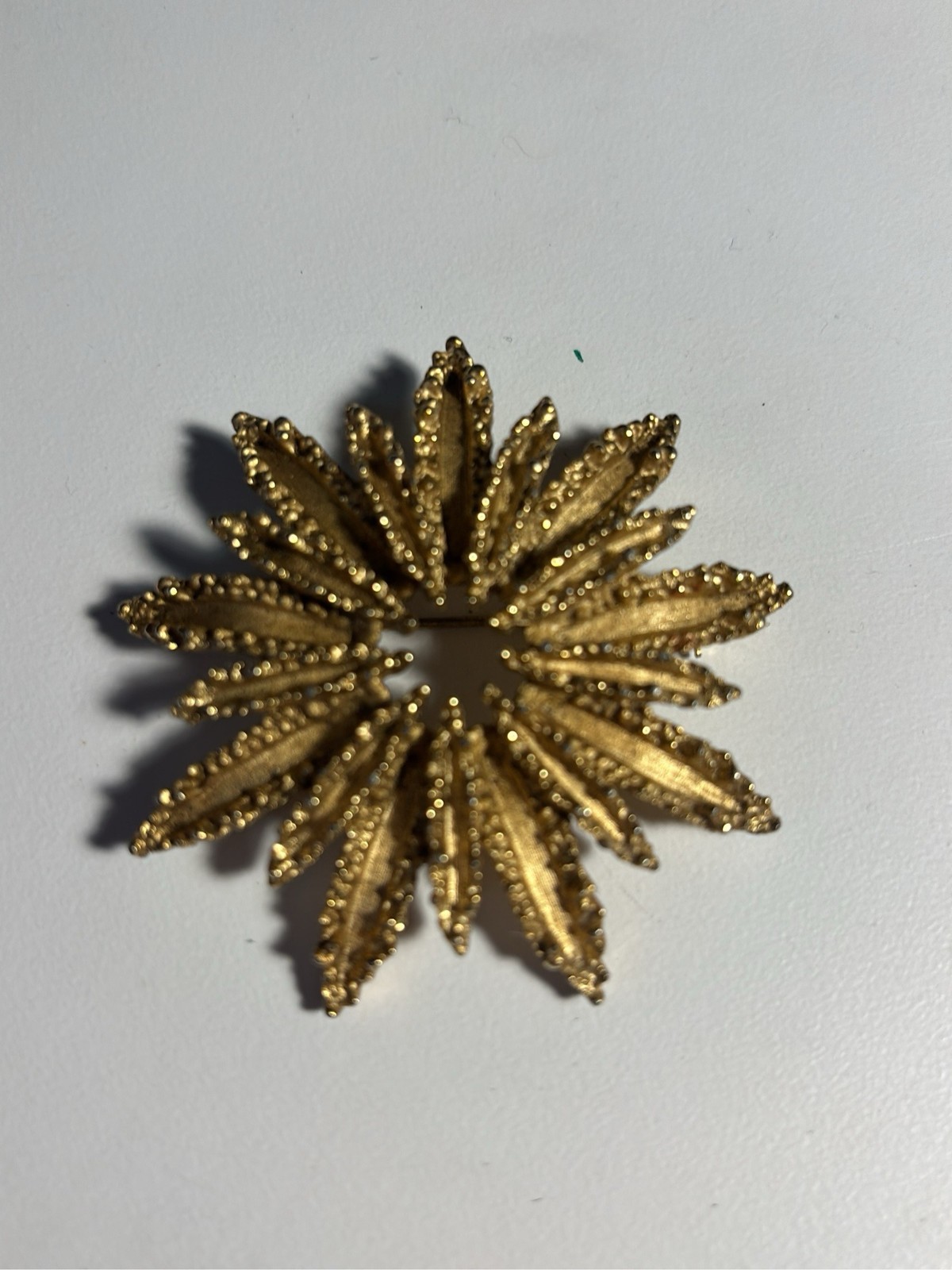 Vintage Avon Textured Gold Tone Apple Brooch Pin Leaf Stem Costume Jewelry Retro