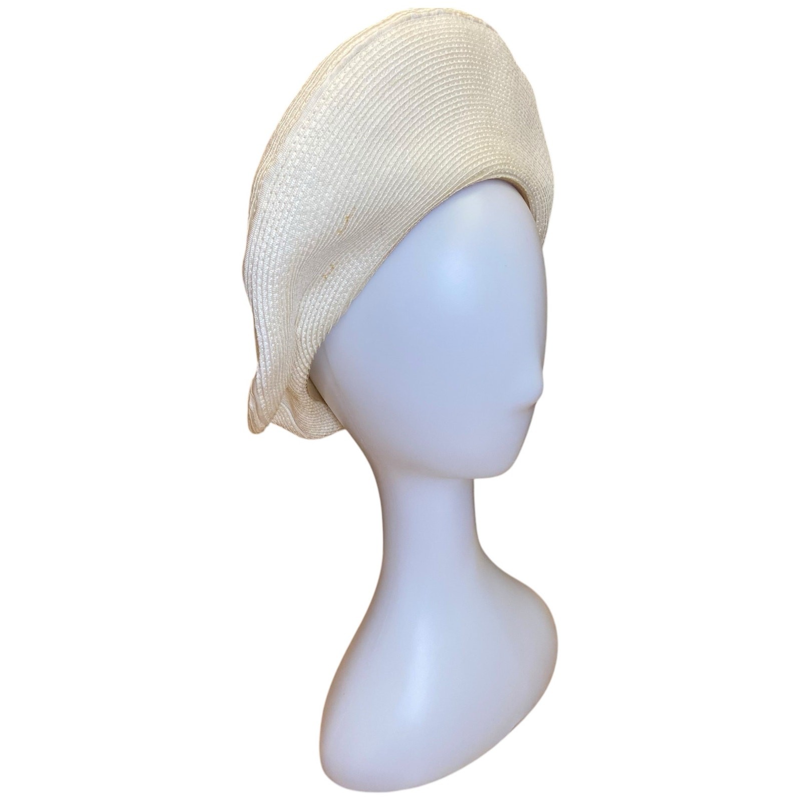 1960s Vintage White Woven Beret Hat by Sylvia | Mod Cap 21.5