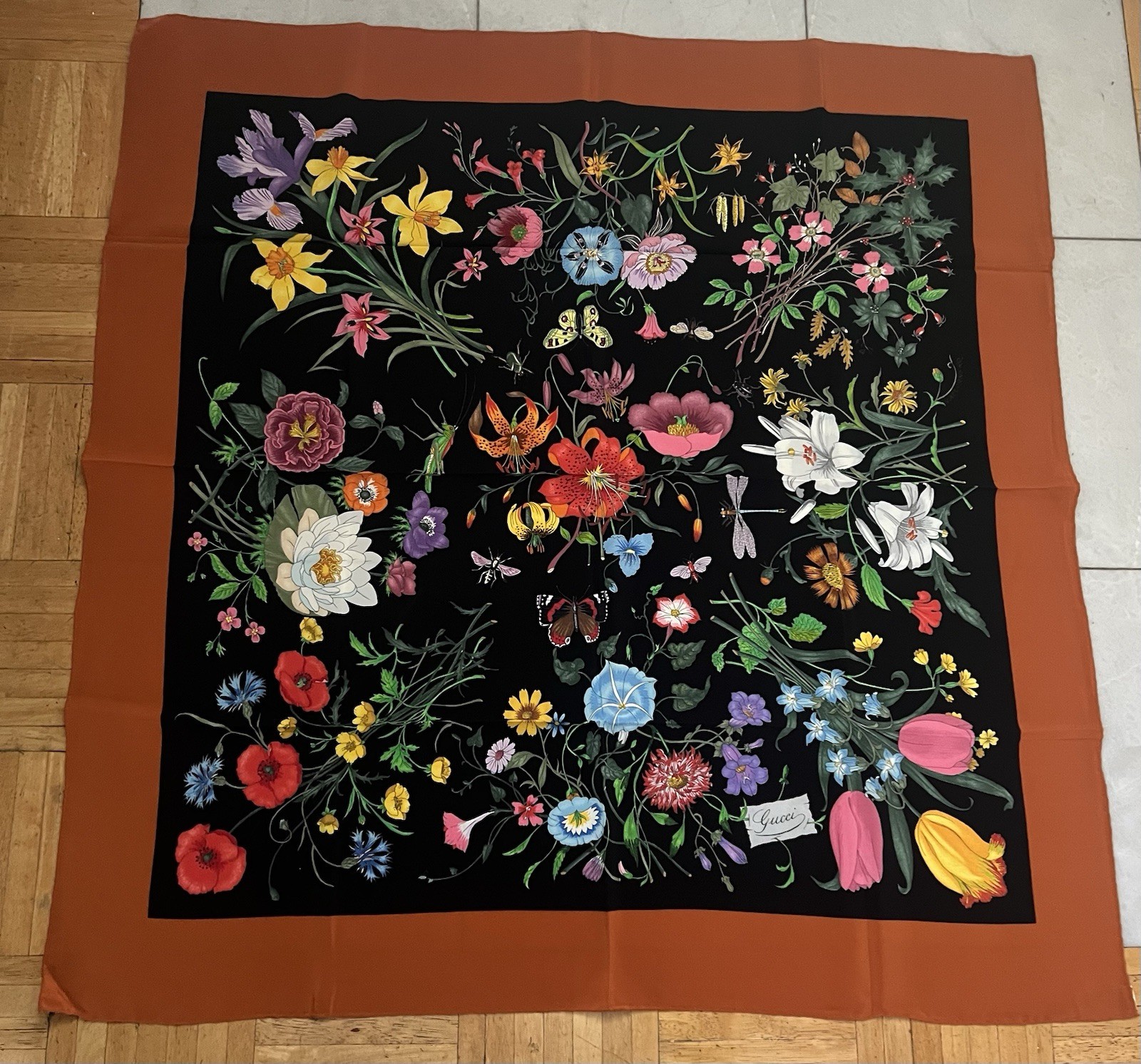 Vintage GUCCI Silk Scarf 33in Floral Botanical Elegant Italy