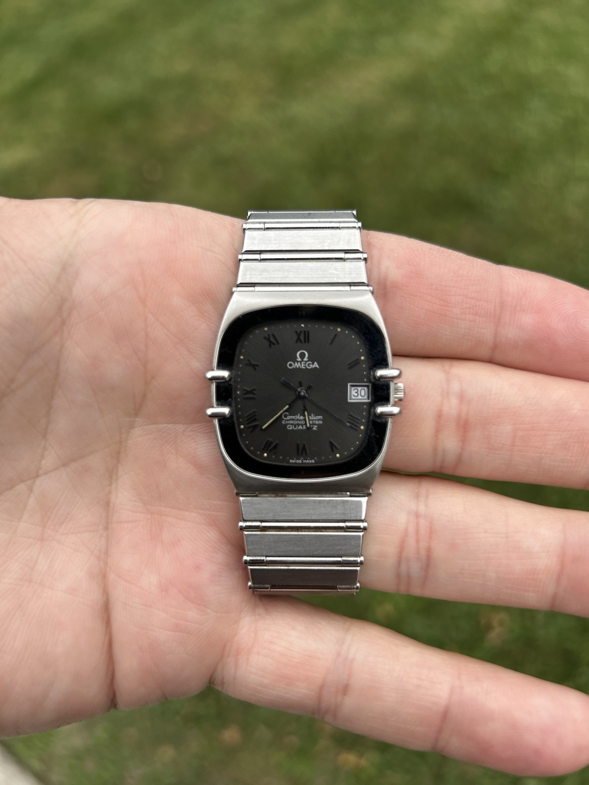 Vintage Omega Constellation Manhattan Quartz Chronometer Black Dial Swiss Watch