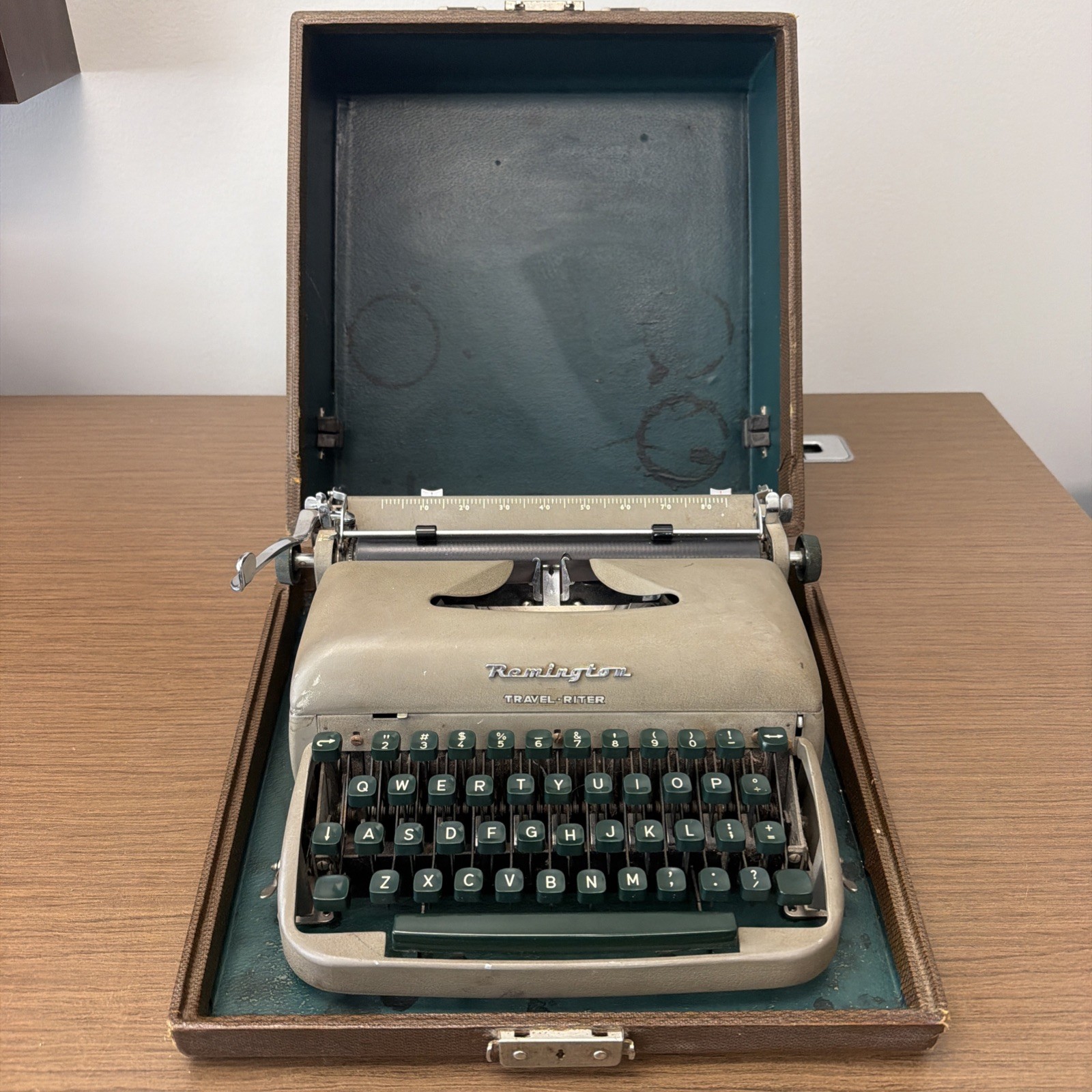 Vintage 1950s Remington Travel-Riter Typewriter w/Travel Case - Holland Untested