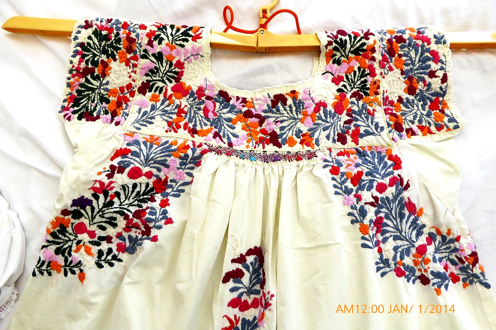 AUTHENTIC VINTAGE OAXACA "LITTLE PEOPLE" HAND EMBROIDERED DRESS L XL