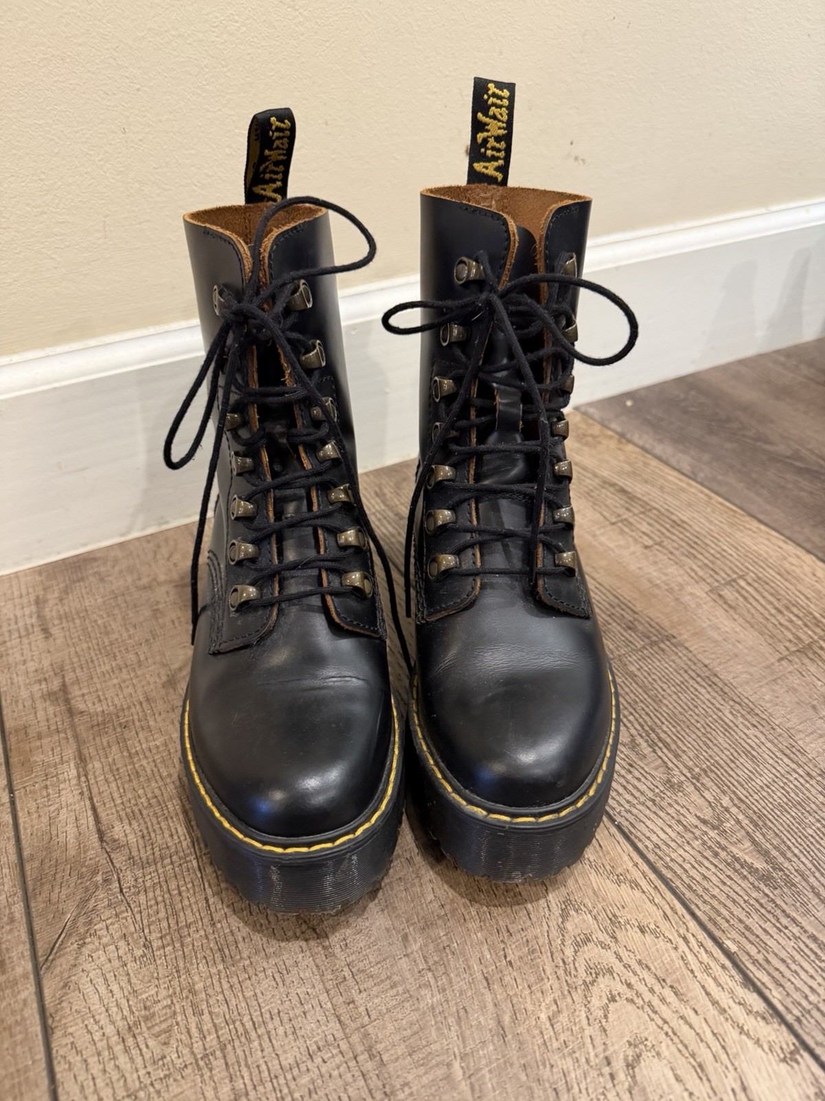Dr. Martens Leona Black Vintage Smooth Leather Platform Lace-Up Boots W/6