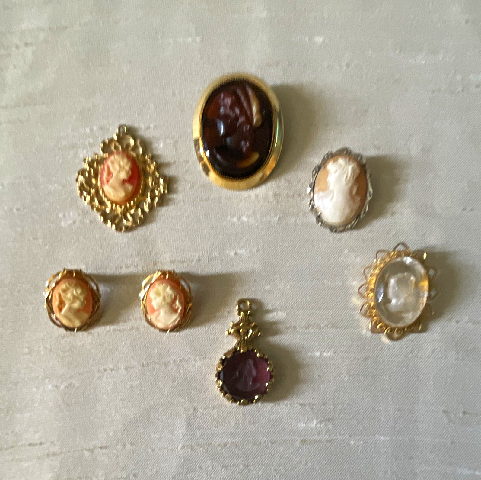 Vintage Cameo Mixed Jewelry Lot 7pc: Brooch Pins Clip-On Earrings Pendant