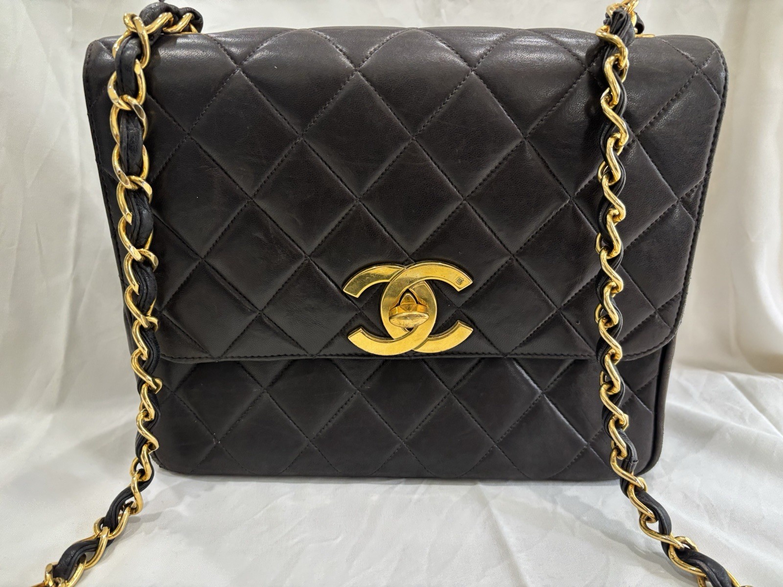Authentic CHANEL Vintage Black Lambskin Quilted CC Flap Shoulder Bag Entrupy