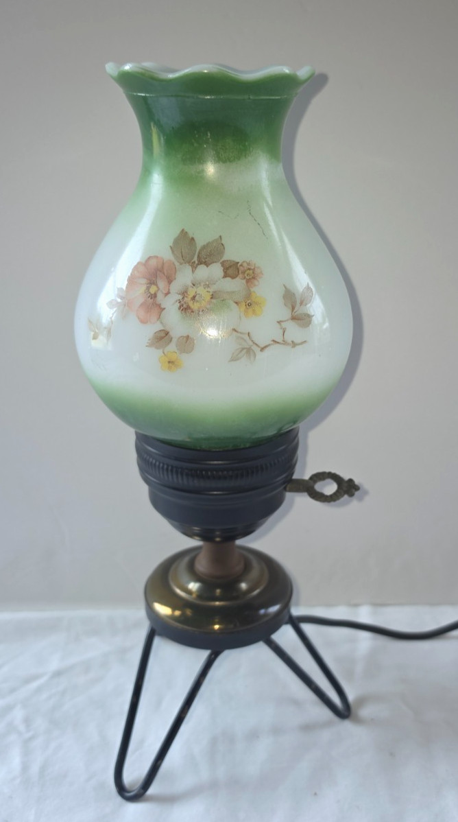 Vintage Mid Century Retro Tripod Desk Lamp with Painted Chimney...Works
