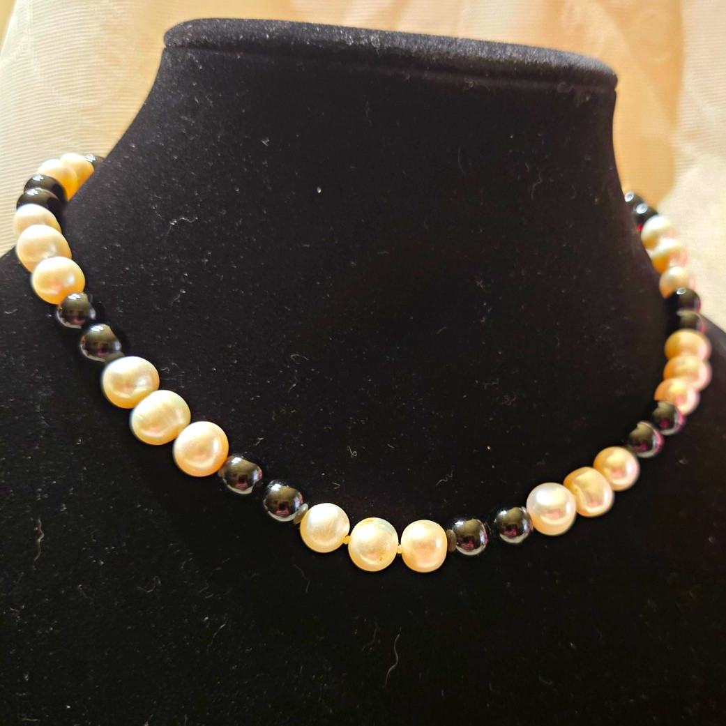 Vintage White Pearl & Black Onyx Round Beaded Necklace Ball/Bead Chain 16in
