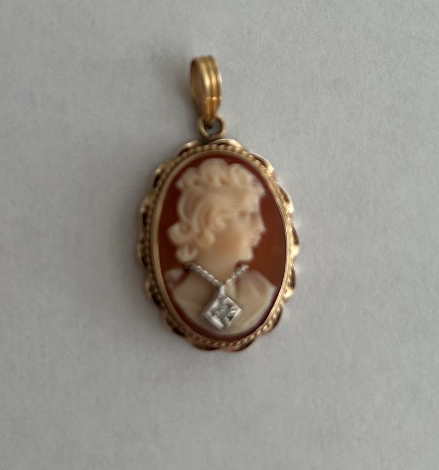 Vintage Shell Cameo Brooch Pendent.  14k Gold With A Diamond. Beautiful.