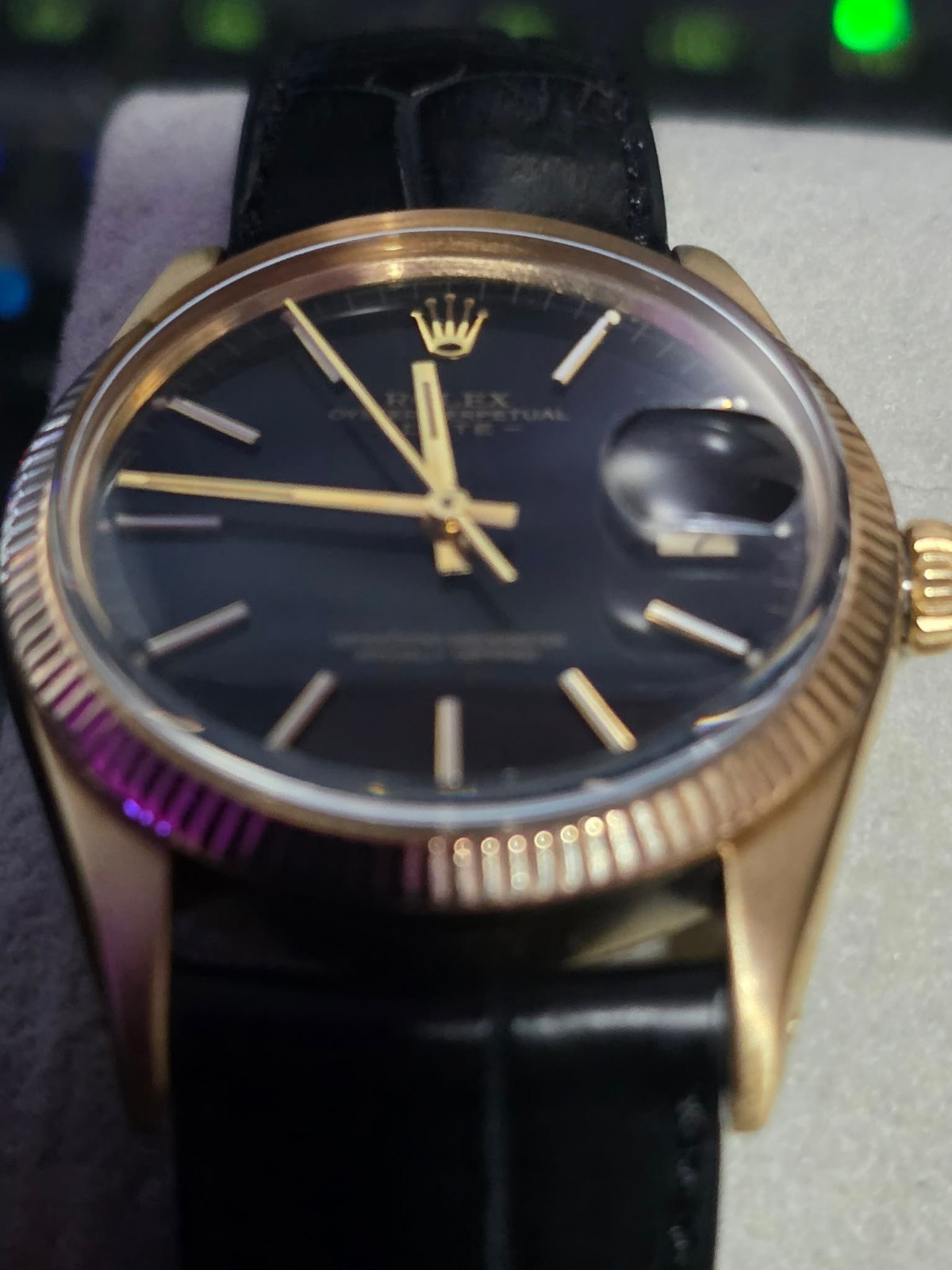 Rolex Date 15037 Vintage 14K Gold RARE Black Dial Alligator Leather Gold Buckle