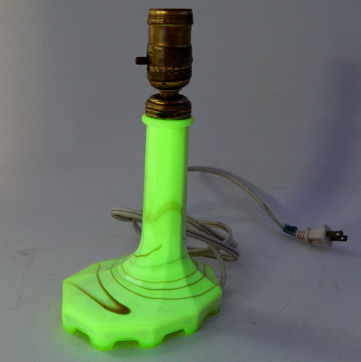 Vtg Houze Uranium Glass UV Marbled Custard Slag Art Deco Table Lamp Base 10"