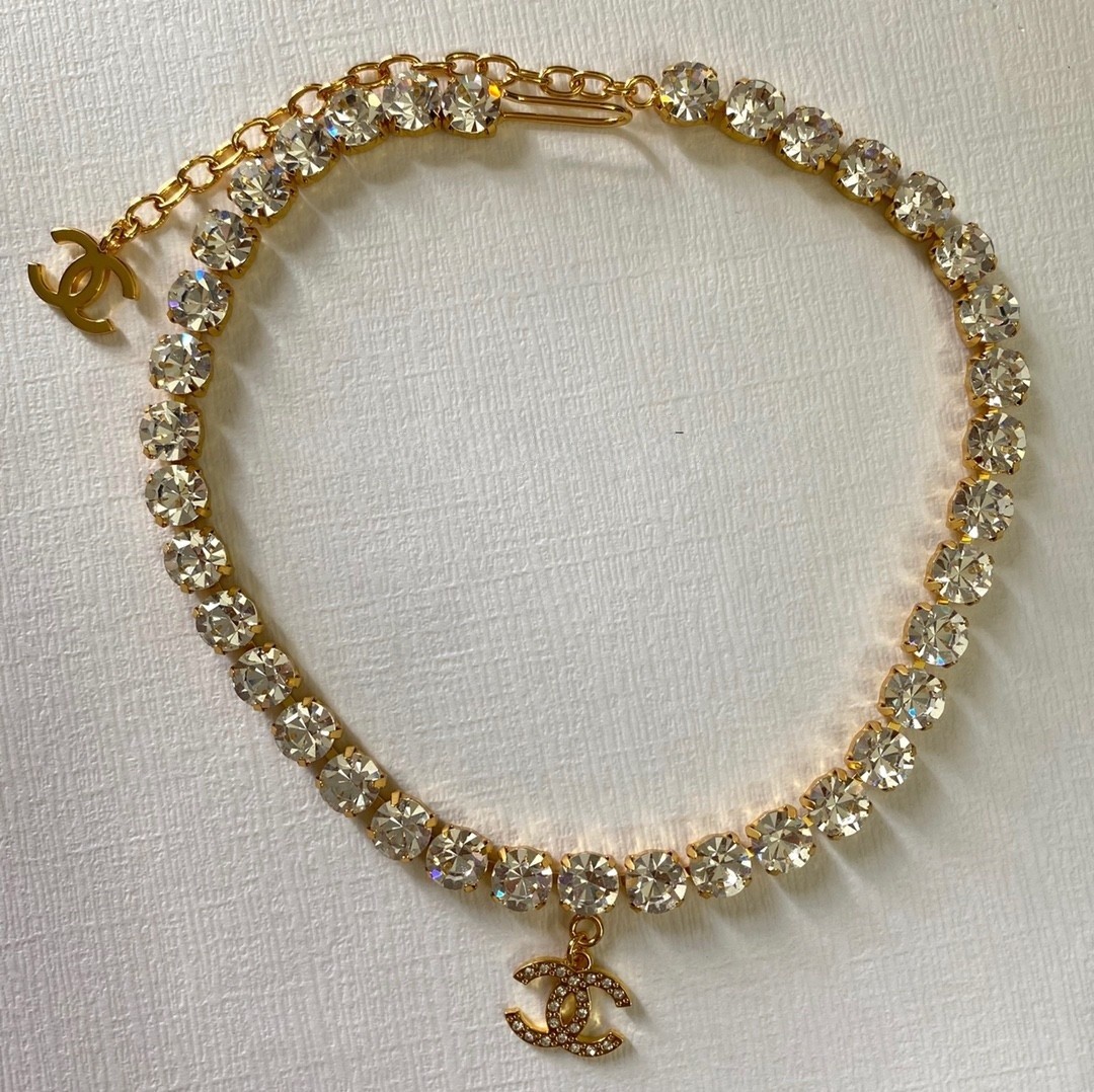 CHANEL Vintage Gold Hardware Pearl CC LOGO Short Necklace Rhinestone Inlay 24C