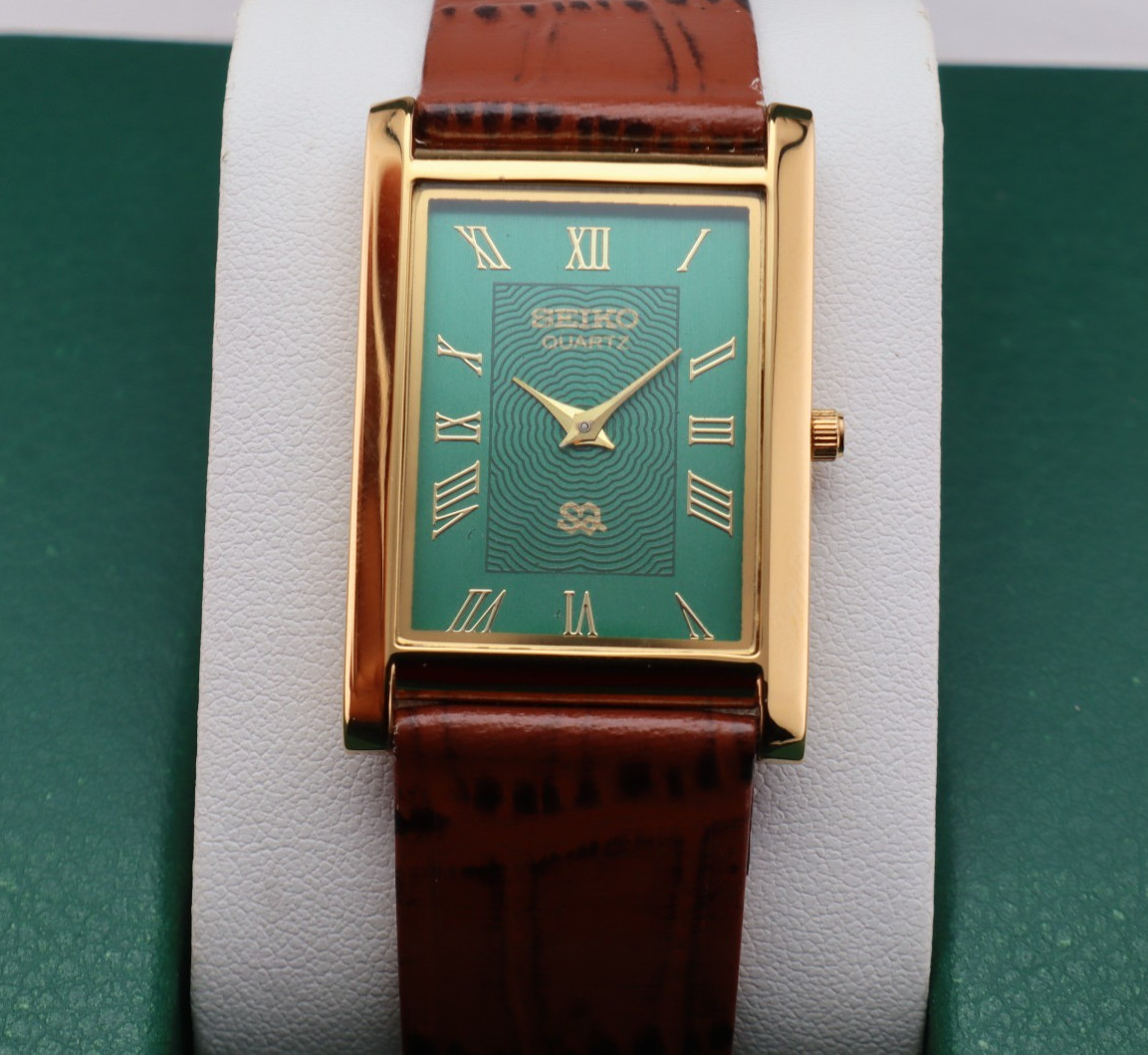 Vintage Seiko Slim Quartz Men's Wrist Watch Green Dial with Light Brown Strap.
