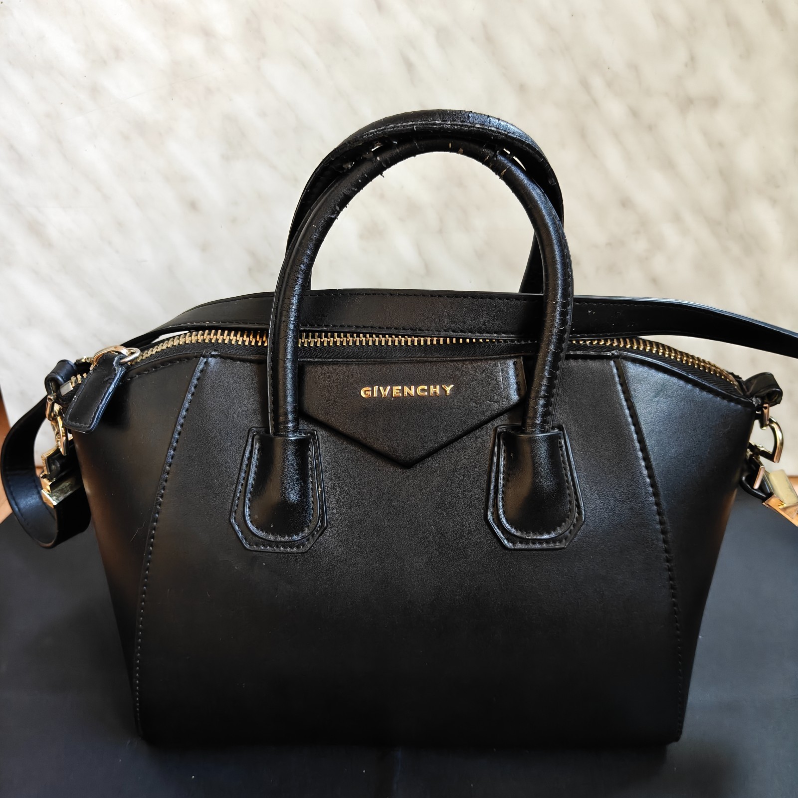 Givenchy Antigona Medium Bag Black Smooth Calfskin Leather Gold Hardware AUTH