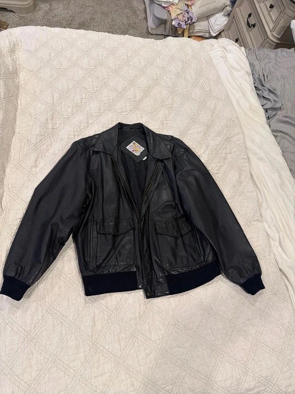 Vintage Top of the World Made in USA Black Leather Bomber Jacket Men’s XL.
