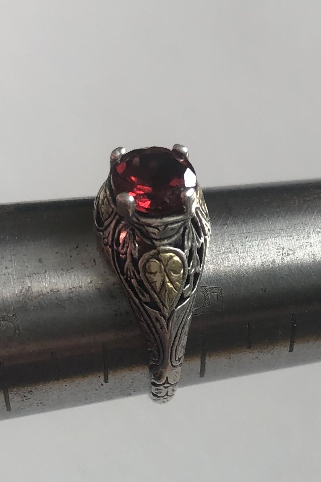 Berlin's Vintage Jewelry: Wear the City's History