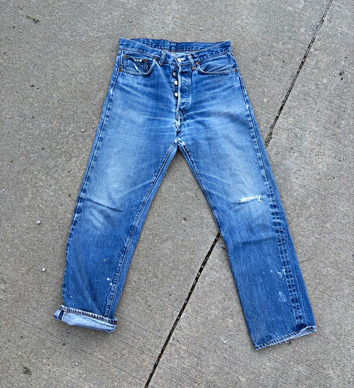 Vintage 1960s Levi's 501 Men's Blue Medium Wash Button Fly Straight Jeans 32x28