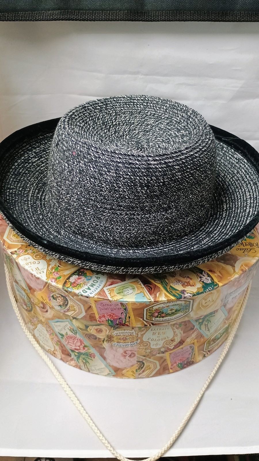 Nobu Creations  VTG Women’s Wide brim hat by Yehasso with a vtg  fancy Hat Box. 