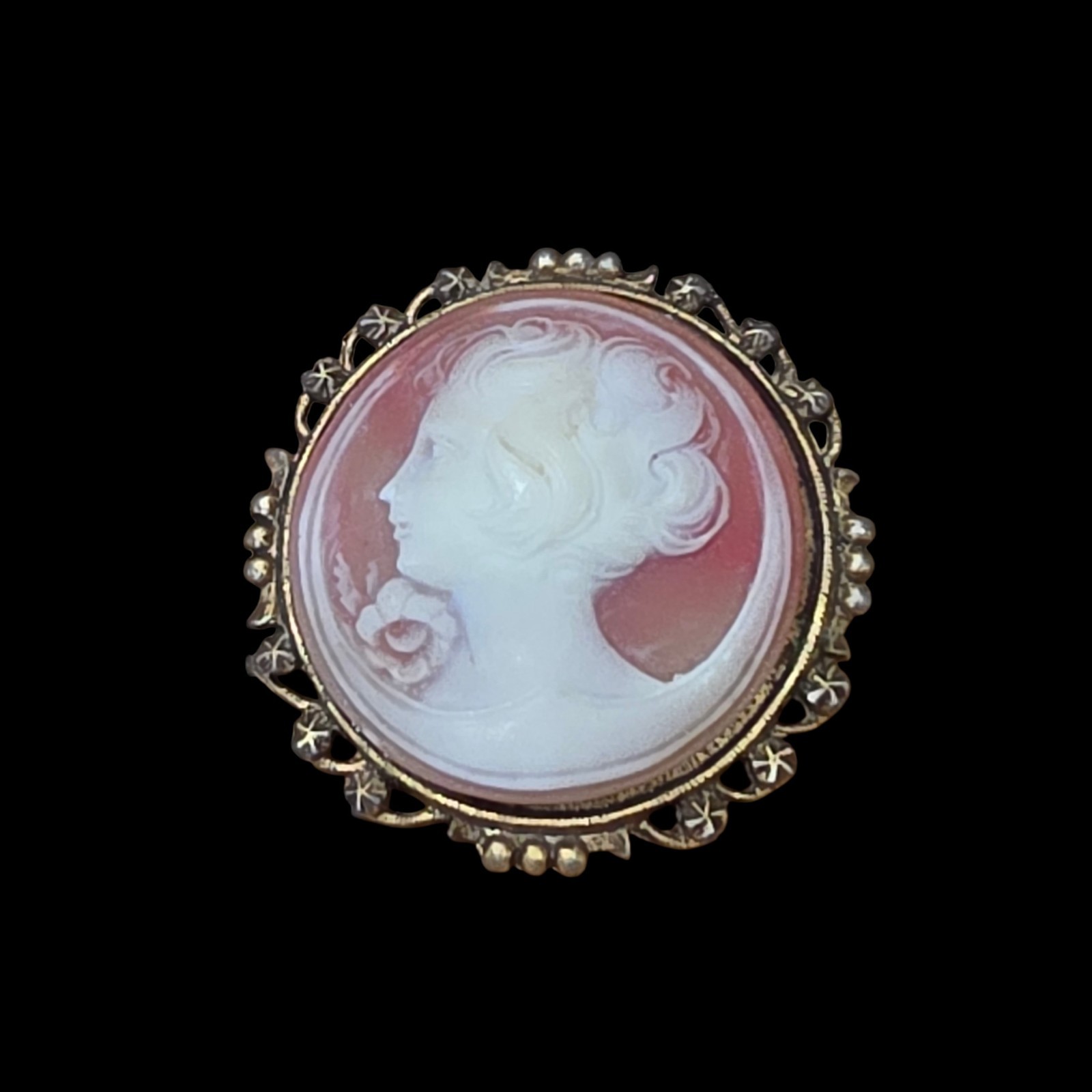 Vintage Cameo Brooch, 1-5/8" Diameter