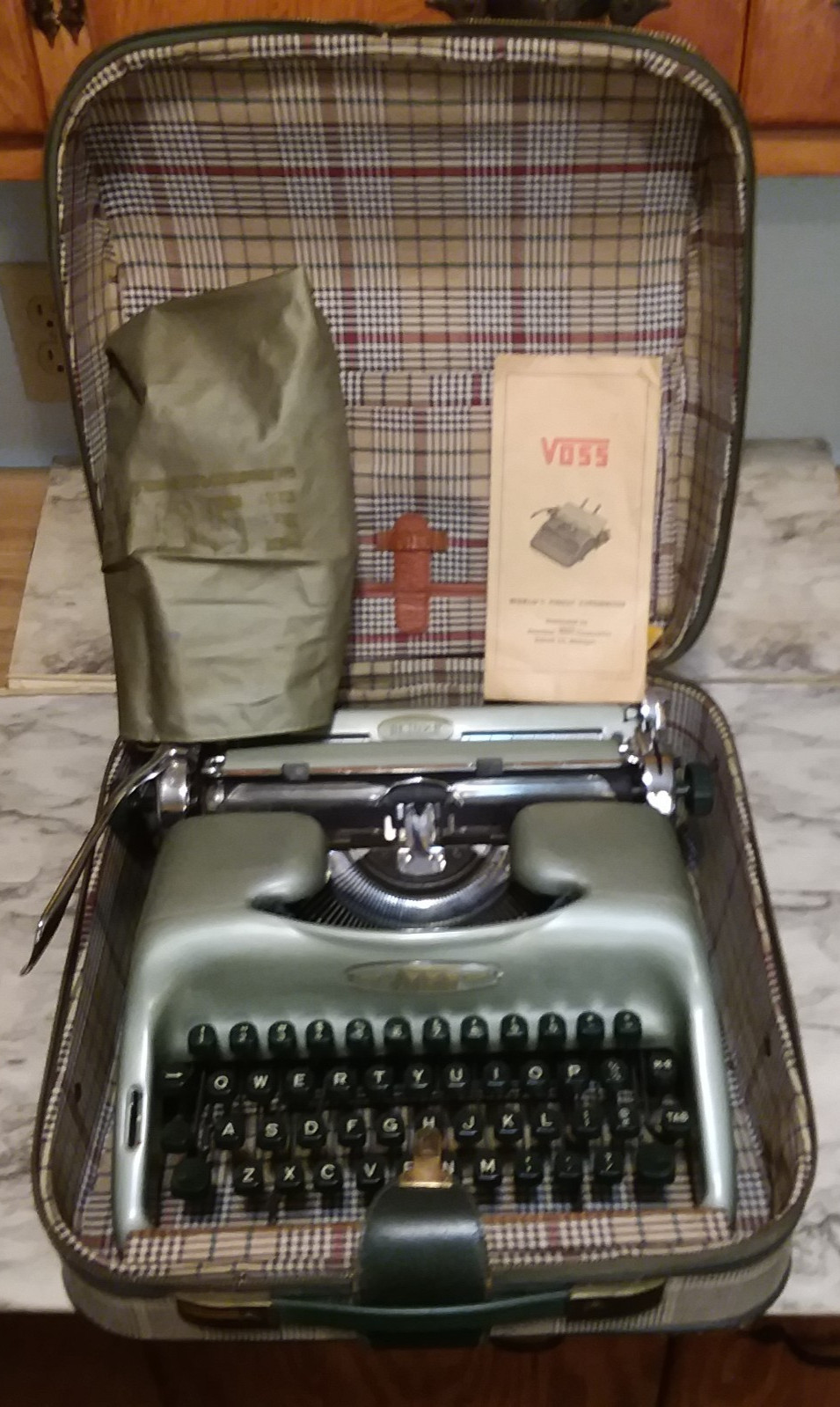 Vntg VOSS Wuppertal De Luxe Portable Manual Typewriter in Case W. Germany REPAIR