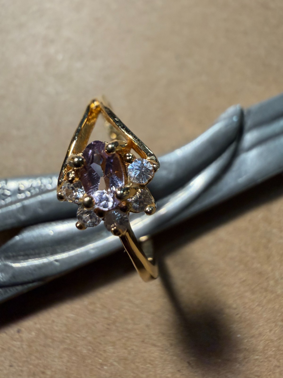 Vintage Lind Jewelry Co. Gold Electroplate Lavender Rhinestone Ring Sz 9