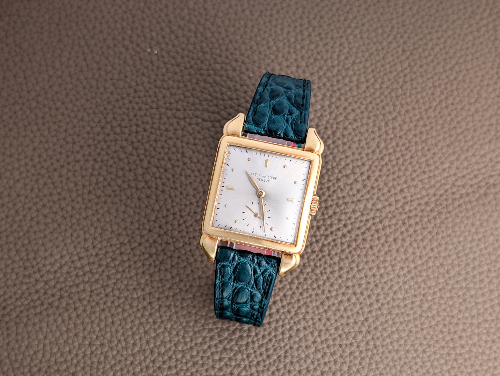 Patek Philippe 2424J La Flamme 18K Yellow Gold Flame Lugs Vintage Watch c.1946