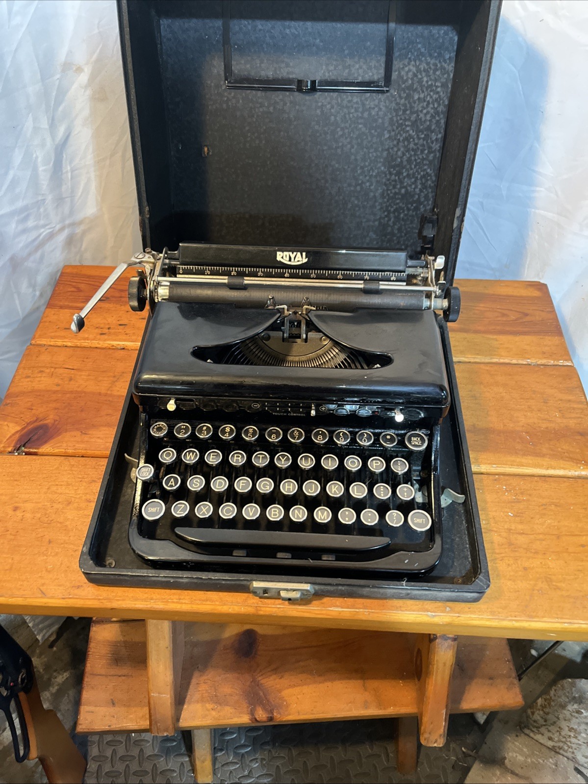 Antique Royal Portable Typewriter In Original Case Collectible Vintage Rare