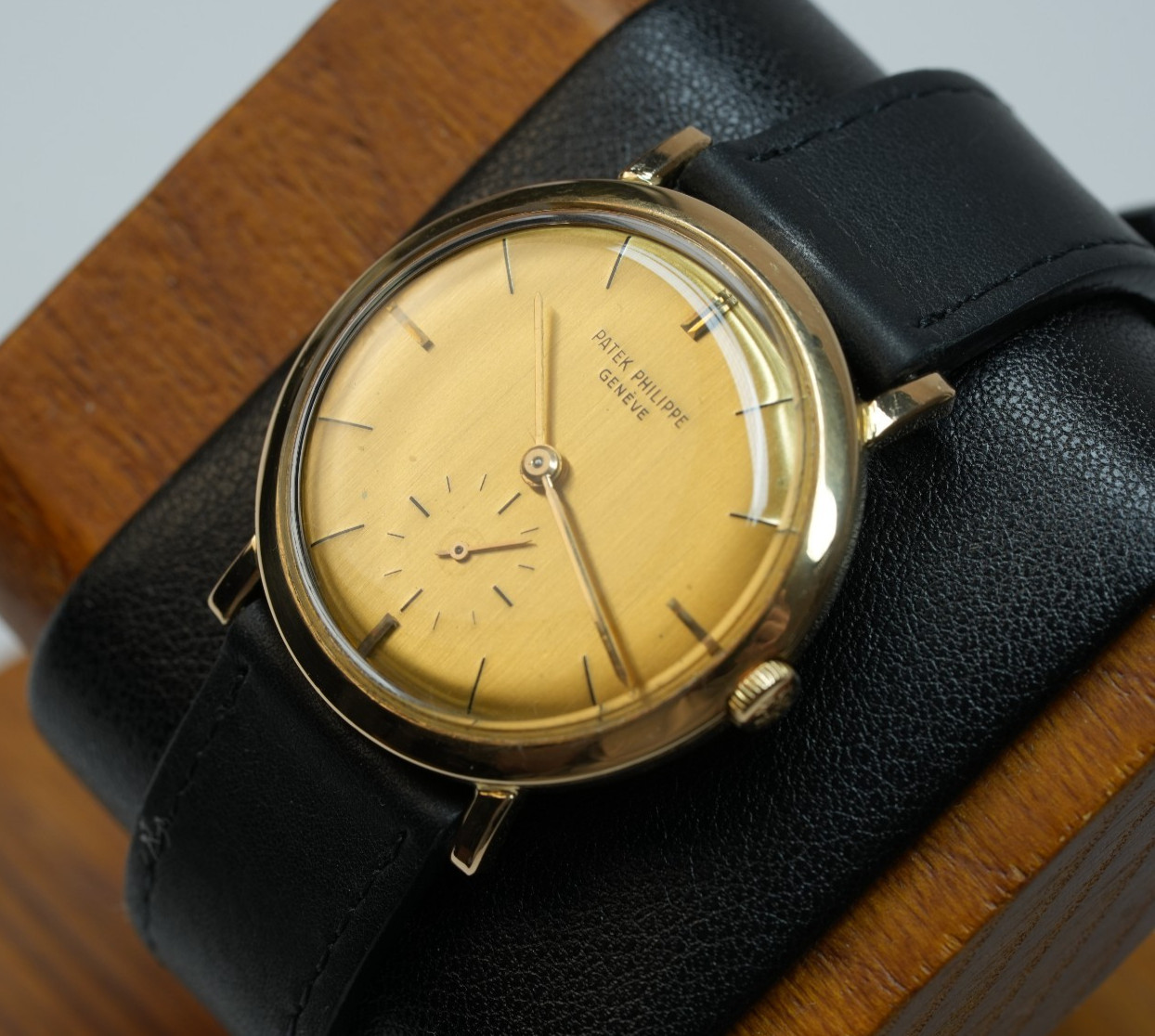 Patek Philippe Calatrava 2581 33mm 18k Gold Manual Wind Vintage Watch RARE