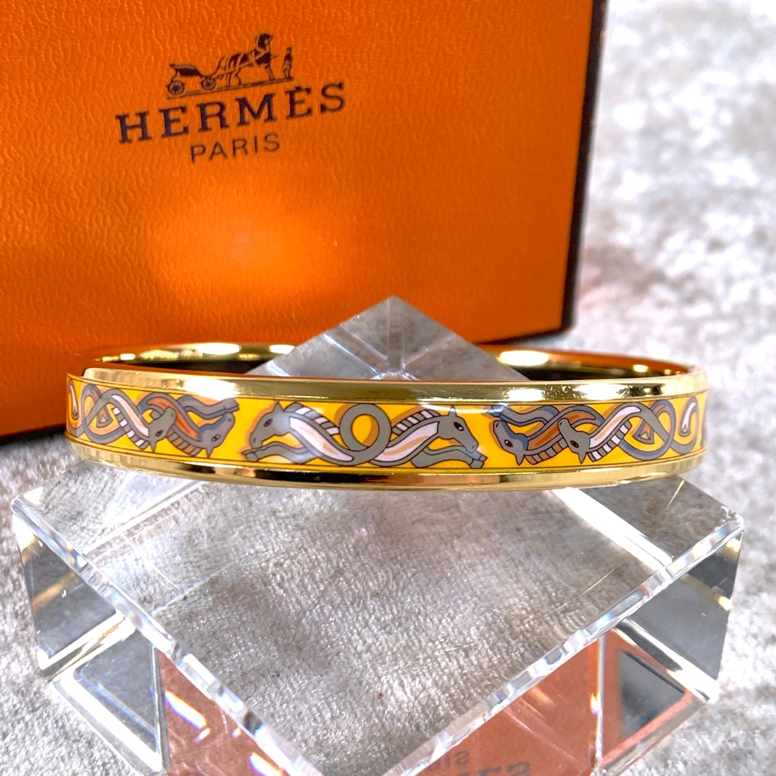 Vintage Hermes Enamel Bangle Bracelet Yellow Enamel Seahorse Gold Rim 65 w/Box