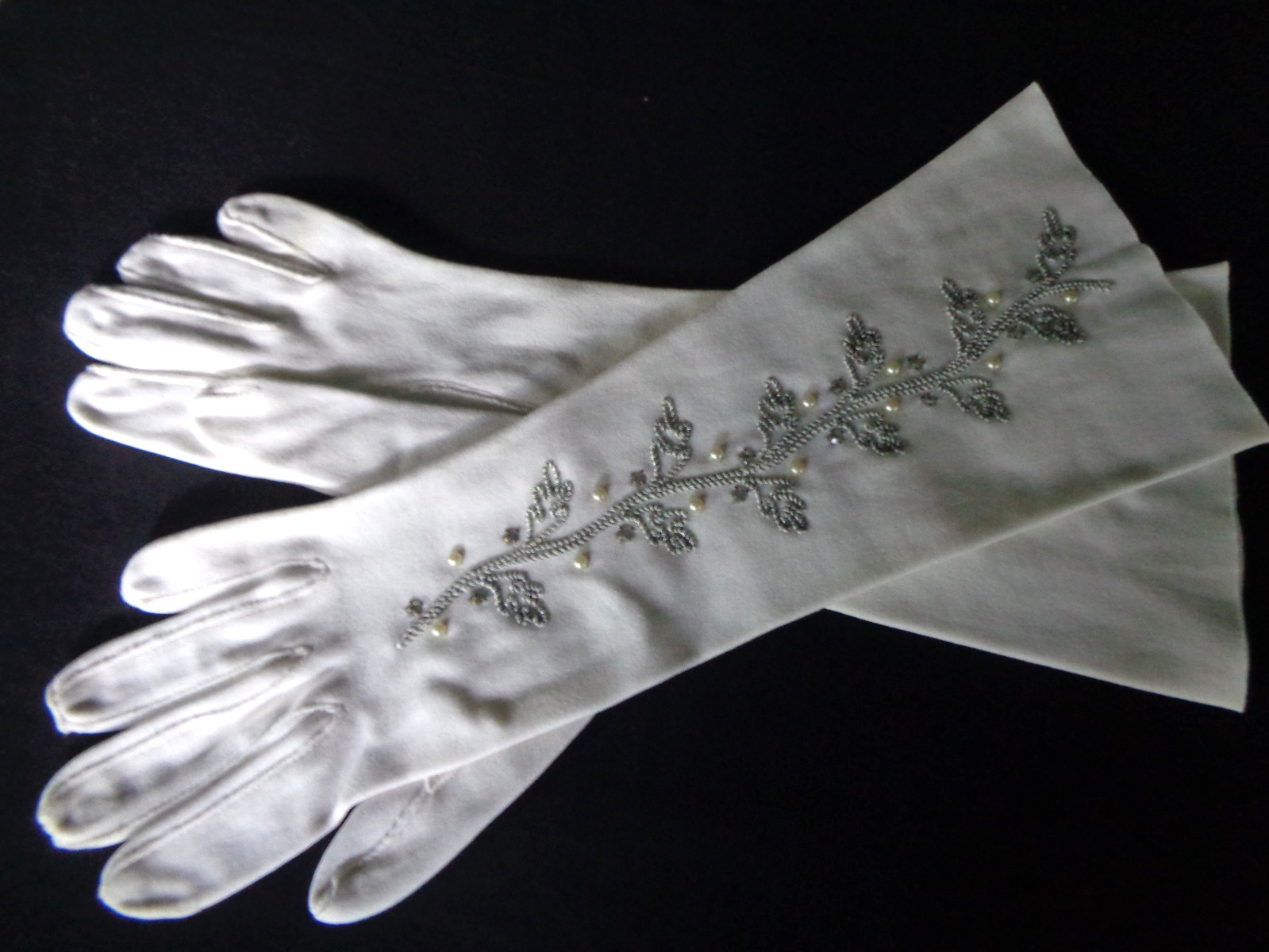 Vintage 1930's gloves embroidered pearls rhinestones white cotton small