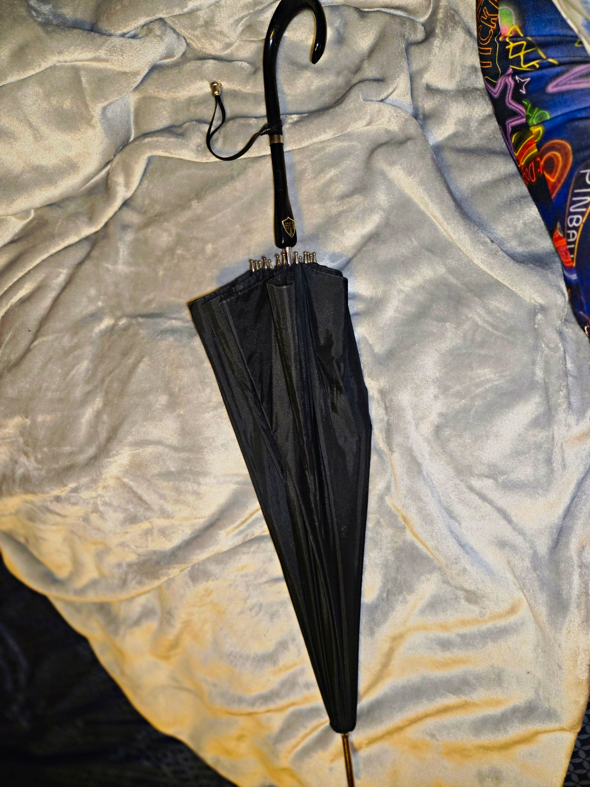 Vintage Italian Women's Walking Stick Umbrella, Solid Pattern