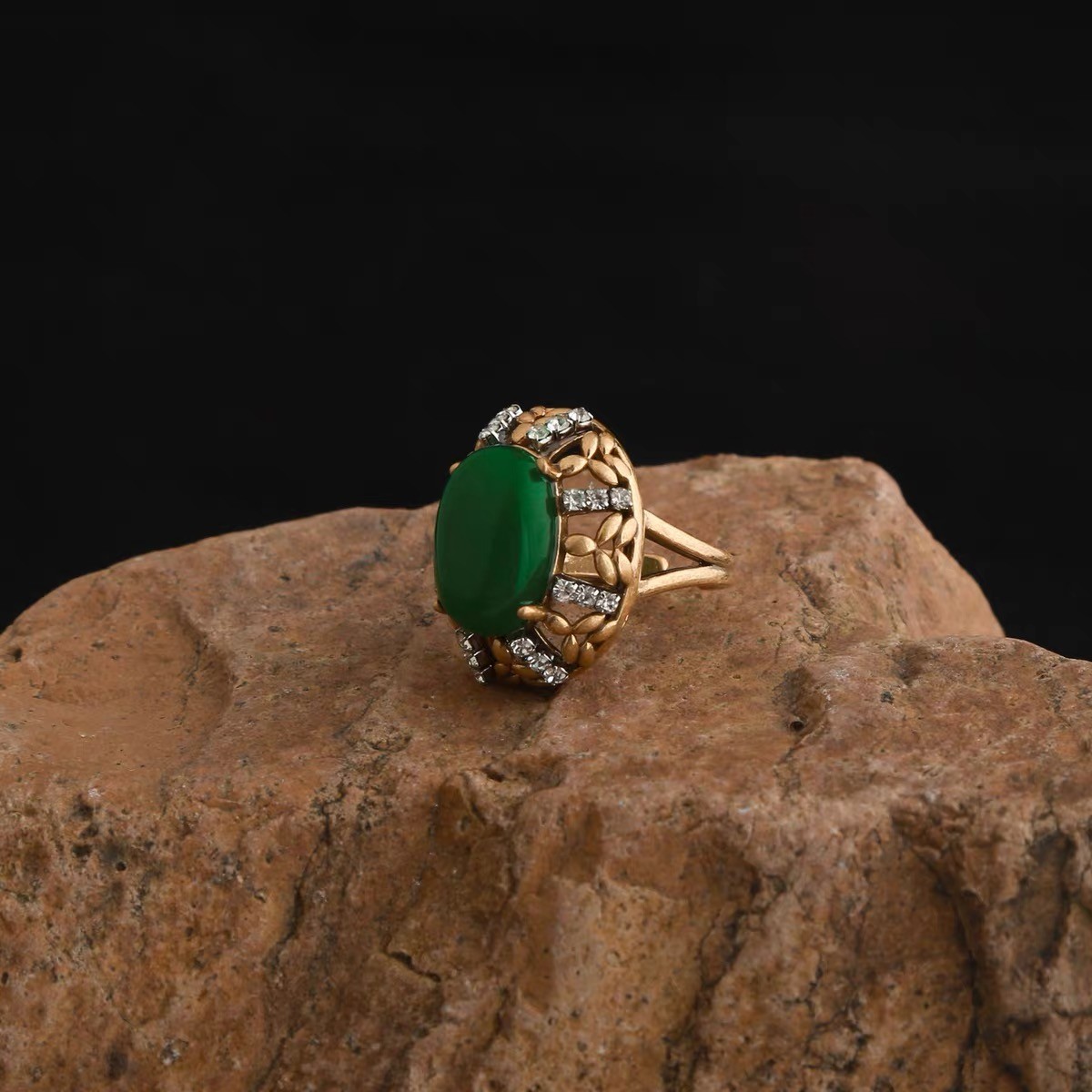 Vintage Green Cabochon Cocktail Ring Gold Tone Leaf Rhinestone Adjustable